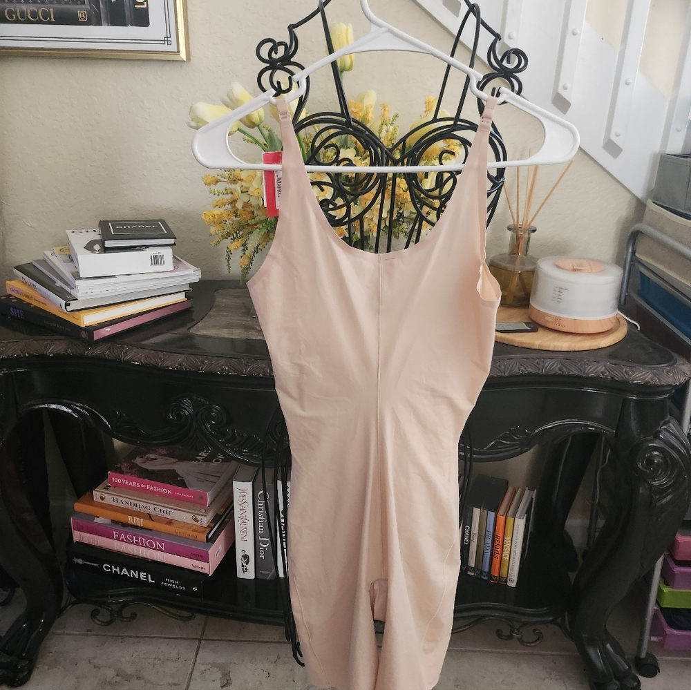 SPANX Thinstincts Open-Bust Mid-Thigh Bodysuit size M NEW - Picture 6 of 6